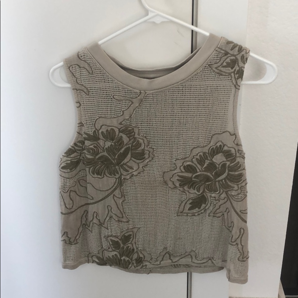 UO Ecote Grey Mesh Floral Appliqué Top Sz Small